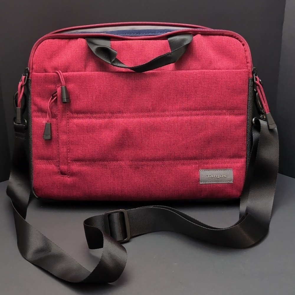 Targus Groove X Red Slip-Case Mac-book Case with Strap.